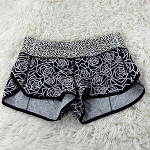 Lululemon Speed Short Posey Black White / Miss Mosaic Black / Black